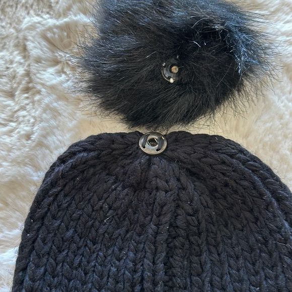 Hat Attack Bruyce Knit Beanie with Detachable Fur Pom Pom Black OS